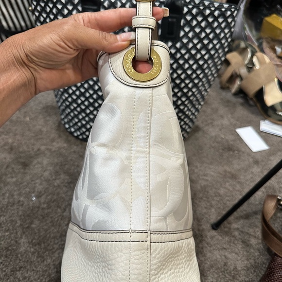 Coach Ivory and Beige Shoulder Bag - Picture 5 of 7